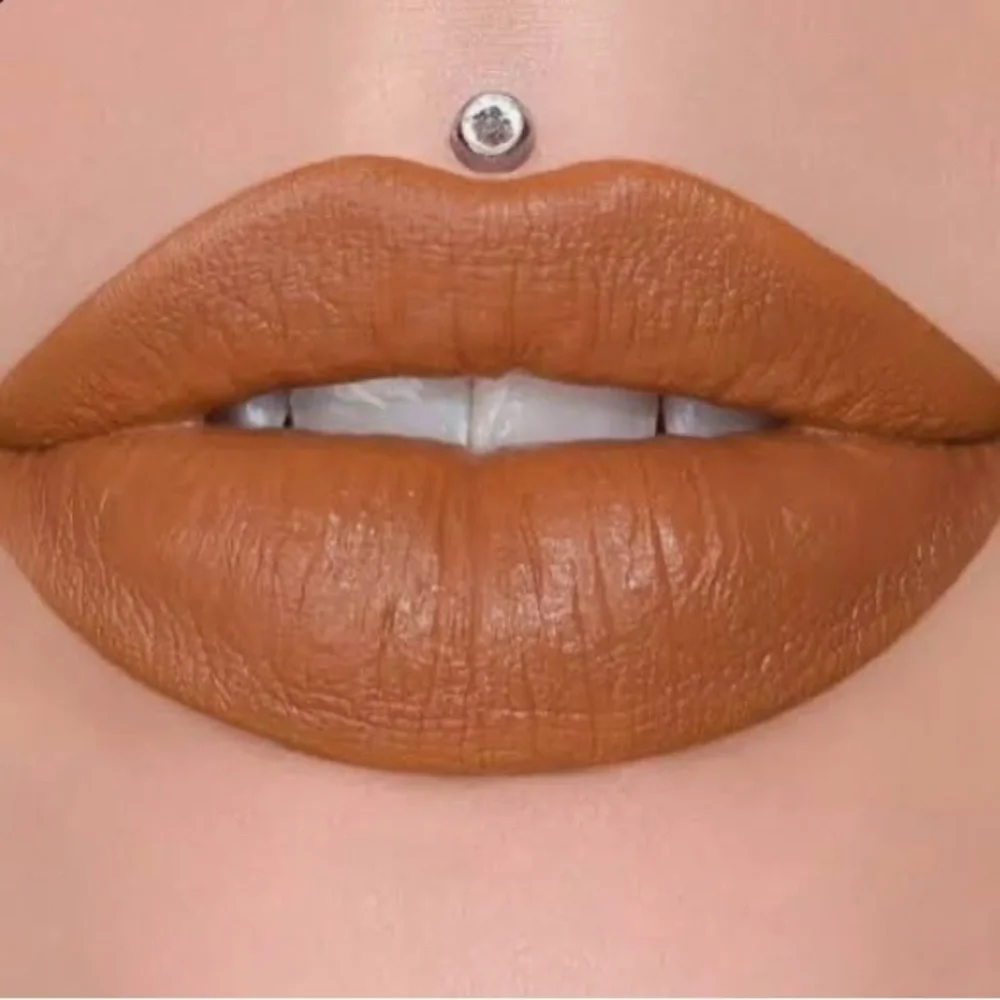 Jeffree PLASTIC SURGERY VELVET TRAP